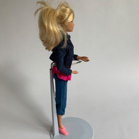1998 Mattel Barbie Blonde with Lever on Back Moving Arms - Picture 5 of 8